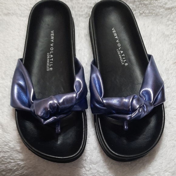Very Volatile Black and Blue Knot Slide Sandals - Picture 1 of 6